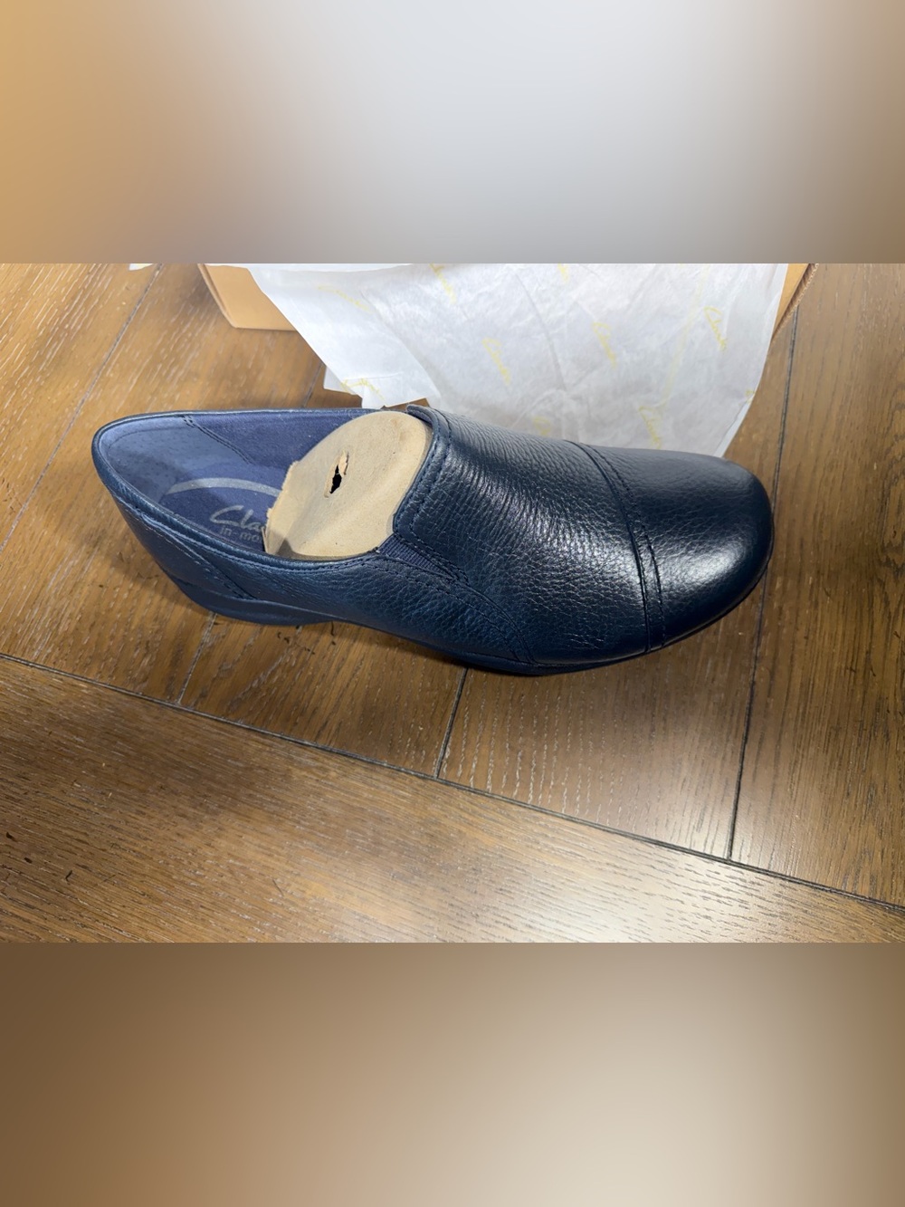 Clarks in Motion Casual Loafers Womens Size 10 W Leather Round Toe Slip On NWT